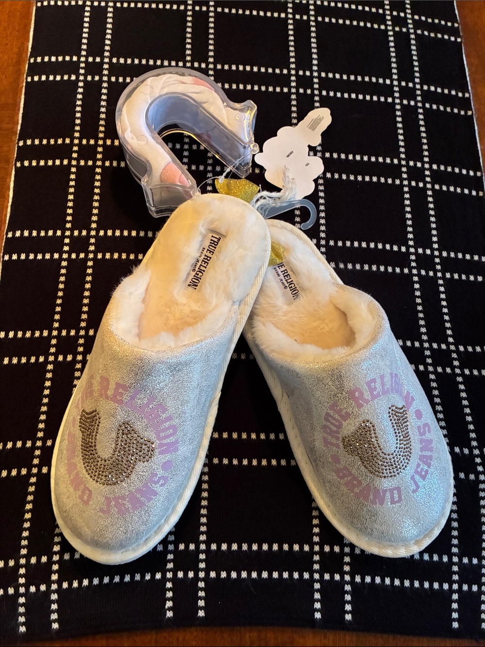 True Religion women’s size M (6.5-7.5) Plush Slip-On Slippers sparkly set NWT